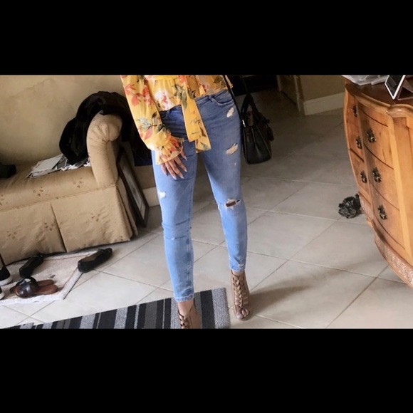 Zara distressed light blue wash jeans - Picture 1 of 4